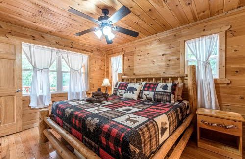 Sautee Nacoochee House | Refreshed Cabin with Spa and Private Deck in Sautee Nacoochee, Georgia