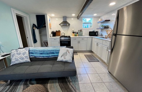 Boardwalk Apartment | Refreshing & cozy beach bungalow, 3 minutes to beach & 10 minutes to Flagler!