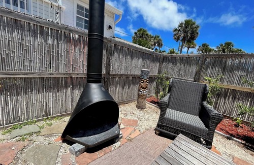 Boardwalk Apartment | Refreshing & cozy beach bungalow, 3 minutes to beach & 10 minutes to Flagler!