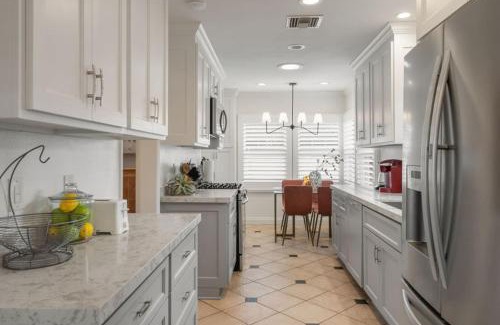 South of Conant House | Refreshing Escape- Hot Tub- Games- Sleeps 10