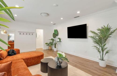 South of Conant House | Refreshing Escape- Hot Tub- Games- Sleeps 10