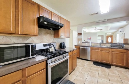 Barkers Branch House | Refreshing Fall Stay: Free Snacks & Fast Wi-Fi