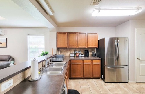 Barkers Branch House | Refreshing Fall Stay: Free Snacks & Fast Wi-Fi
