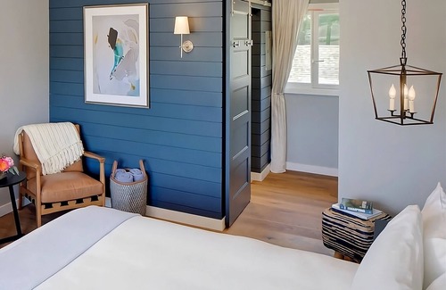 East Hampton North Hotel | Refreshing Getaway Trip! Free Breakfast & Parking, Close to Indian Wells Beach!