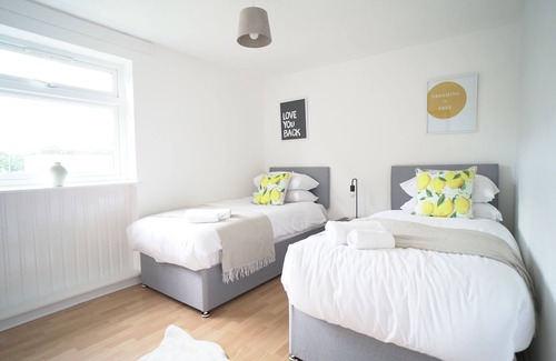 South Queensferry Apartment | Refreshing Modern Apartment in South Queensferry