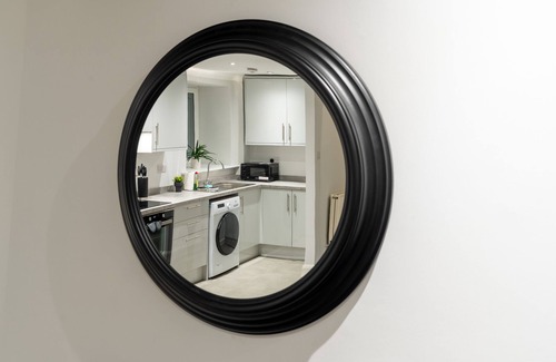 Airdrie Apartment | Refreshing Modern Apartment In North Lanarkshire