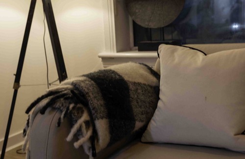 Paisley Apartment | Refreshing Modern Apartment in Renfrewshire