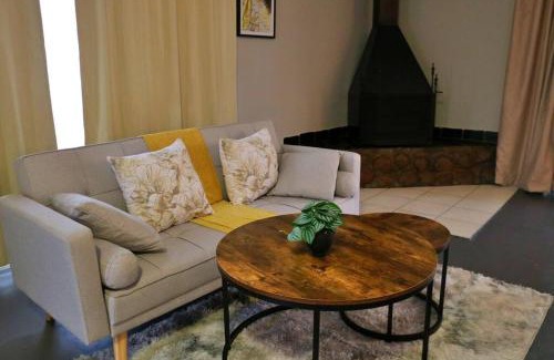 Magaliesberg Apartment | Refreshing Mountain FarmStay w Boma,Pool,Hikes,Obstacle Course