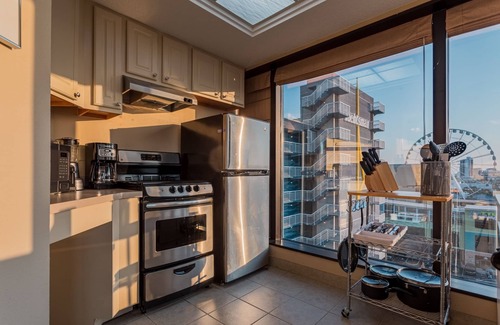 Downtown Myrtle Beach Condo | Refreshing Sea Glass Tower, 1 Bedroom Deluxe- City View