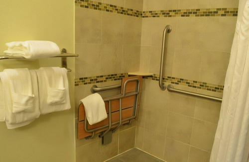 Waterloo House | Refreshingly Clean and Comfortable Guest Room