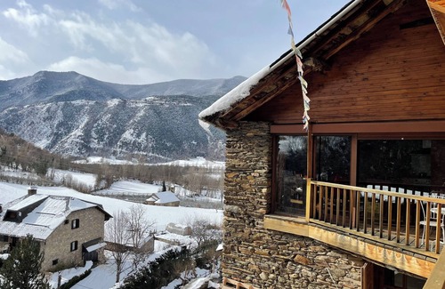 La Guingueta d'Aneu Cottage | Refugi Orfila, independent rural house, ideal for families.