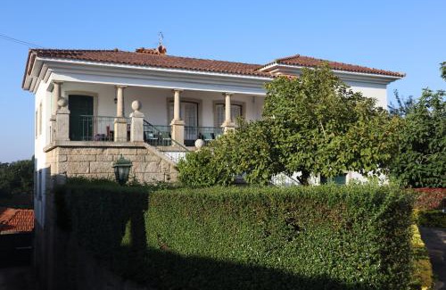 Paredes House | Refugio D Alecrim