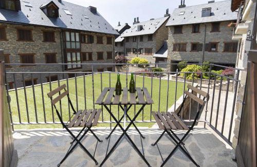 Panticosa Apartment | Refugio del Roble by BeValle