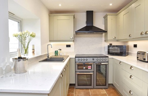 Ripley Cottage | Refurbished 3 bed cottage with log burner - sleeps 5. Pet friendly