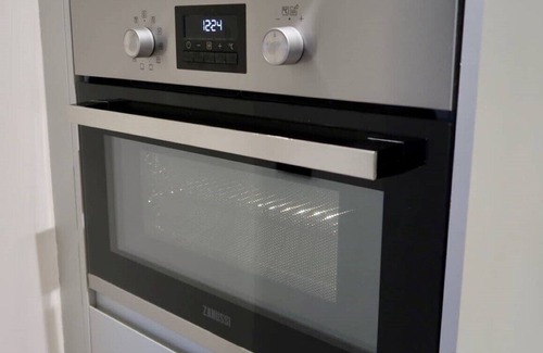 Twickenham Riverside House | REFURBISHED! Townhouse studio apartment
