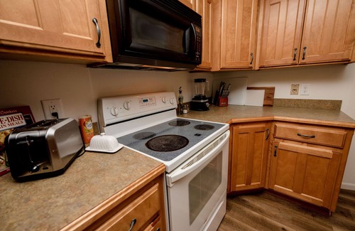 Pauline House | Refurnished House | Ideal for Long Stays!
