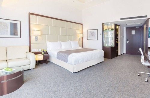 Islands District Hotel | Regal Airport Hotel