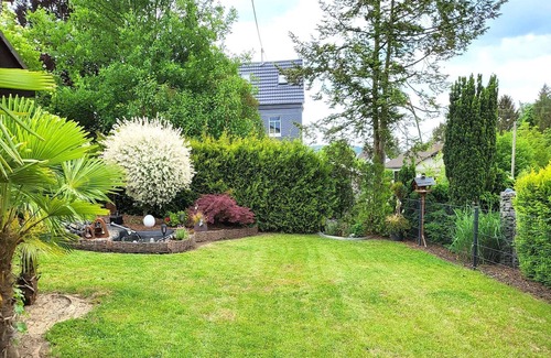 Pracht Apartment | Regal Apartment in Pracht with Garden and Grill