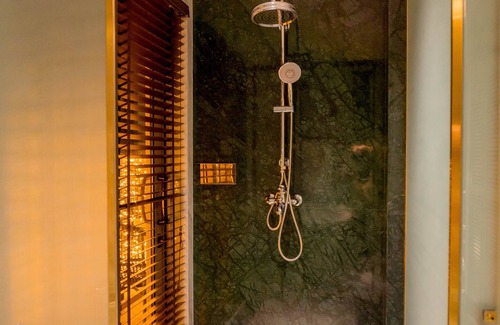 Bao Ninh Hotel | Regal Collection House
