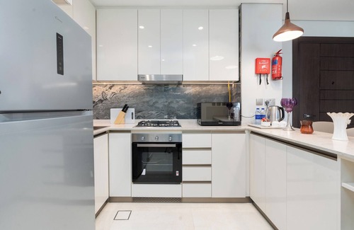 Business Bay Apartment | Regal Living 3B City View King size Bed
