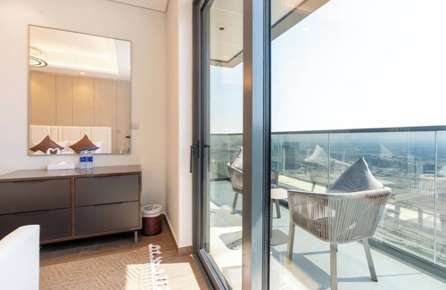 Business Bay Apartment | Regal Living 3B City View King size Bed