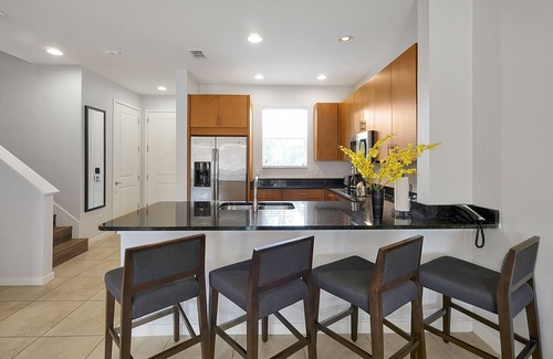 Kissimmee Resort | Regal Oaks Resort Vacation Townhomes by IDILIQ
