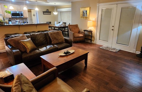 Braun's Farm House | Regal Point- Perfect Location for Fiesta Texas & Seaworld.