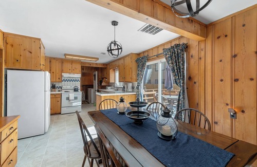 Al Tahoe Cabin | Regan Beach Cabin Retreat: 3BRs in home 1 block to Regan Beach, Lake Tahoe