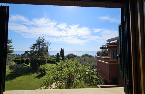 Cisano Apartment | Regarda -Blue View 1 apartment with lake view, 1 bedroom, pool