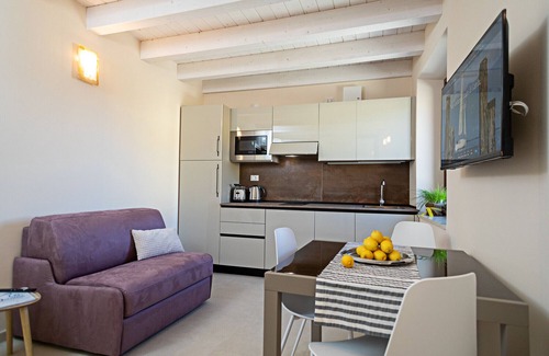 Pacengo Apartment | Regarda - Residenza "G&J - 2 floor" modern onebedroom apartment with roof terrace