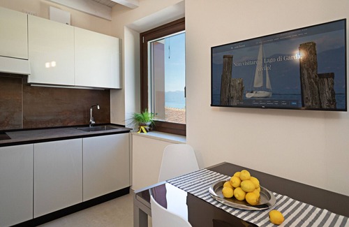 Pacengo Apartment | Regarda - Residenza "G&J - 2 floor" modern onebedroom apartment with roof terrace