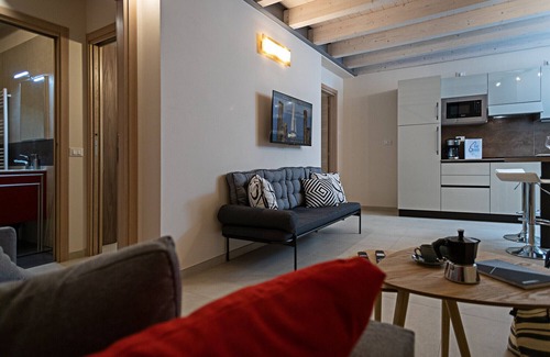 Pacengo Apartment | Regarda - Residenza "G&J - G floor" modern onebedroom apartment with roof terrace