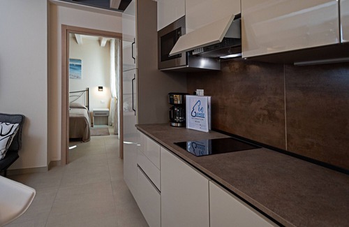 Pacengo Apartment | Regarda - Residenza "G&J - G floor" modern onebedroom apartment with roof terrace