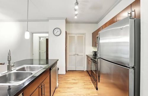South Main Apartment | Regards At Med Center 163 I Comfy 2 Bed 2 Bath