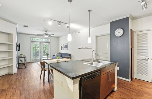 South Main Apartment | Regards At Med Center 262 I Comfy 2 Bed 2 Bath