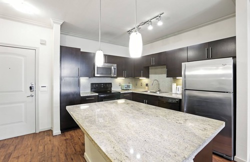 South Main Apartment | Regards At Med Center 372 I Spacious 1 Bed 1 Bath