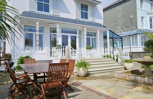 Deal House | Regency Beach House - a holiday let that sleeps 12 guests in 6 bedrooms