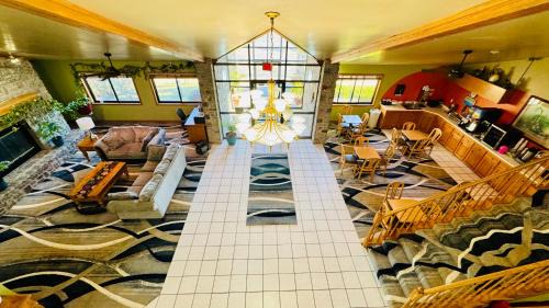 Stilwell Hotel | Regency Inn and Suites