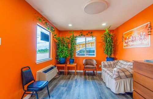 Rockdale Hotel | Regency Inn By OYO Rockdale TX