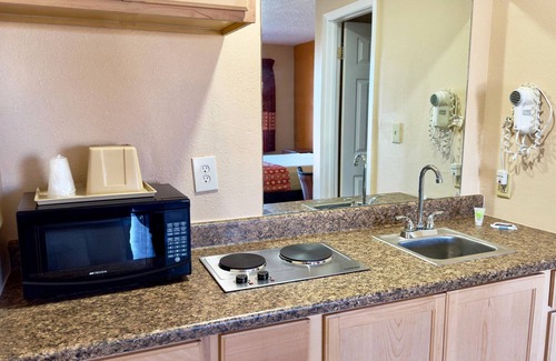 Hondo Hotel | Regency Inn Hondo