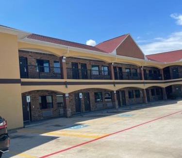 Humble Hotel | Regency Inn & Suites