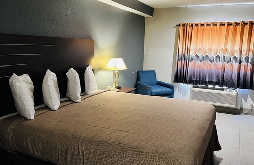 North Shore Hotel | REGENCY INN & SUITES
