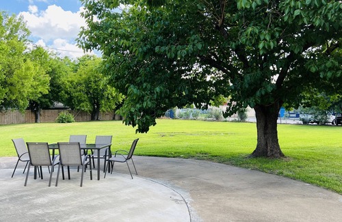 North Shore Hotel | REGENCY INN & SUITES