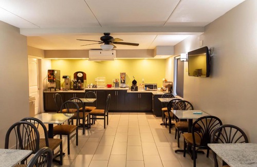 Monroeville Hotel | Regency Inn