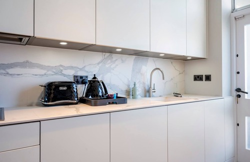 Primrose Hill Apartment | Regents' Oasis in the Sky- by Out of Office Lifestyle