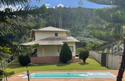 Vitor Hugo House | Região de Pedra Azul casa Amarela