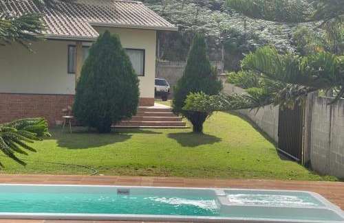 Vitor Hugo House | Região de Pedra Azul casa Amarela