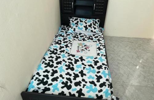 Al Majaz Apartment | Regular homebased room