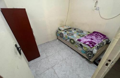 Al Majaz Apartment | Regular homebased room