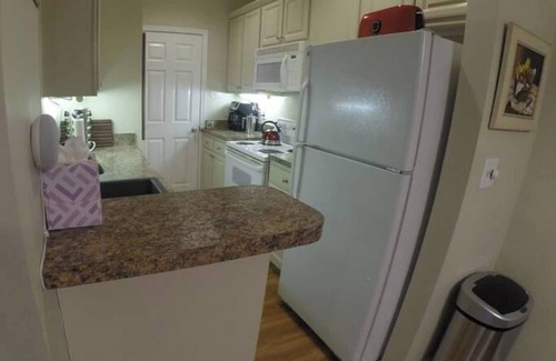 Rehoboth Beach Condo | Rehoboth 1st floor Condo (w/Pool) - Close to Rehoboth & Lewes Beaches & Shopping